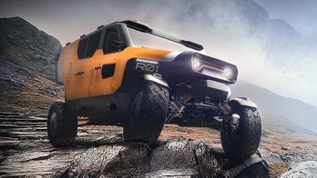 Retro-futuristic off-road truck to the rescue