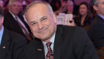 Mayor wears same suit for 15 months – and no one notices