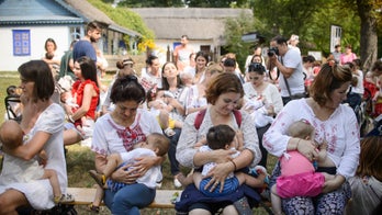 Romanian mothers gather at museum to promote breastfeeding