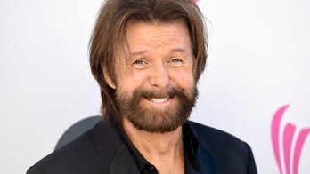 Ronnie Dunn, K.T. Oslin to join Nashville Songwriters Hall