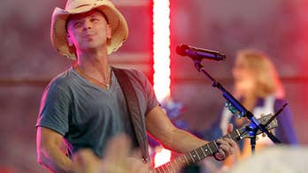 Kenny Chesney continues show after injuring himself onstage