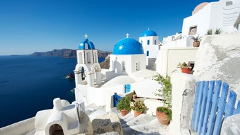 Greece: Time to cancel or book?