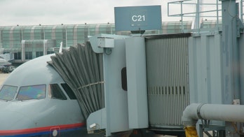 Over 20 percent of travelers willing to pay for early deplaning, survey finds