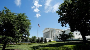 Supreme Court blocks lower court rulings on Texas districts