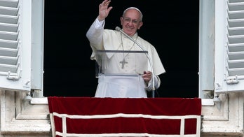 Pope treats Rome's homeless to swim at beach, then a pizza