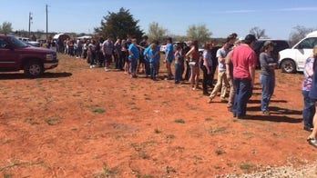 Hundreds show up for 'Sad Papaw's' massive cookout