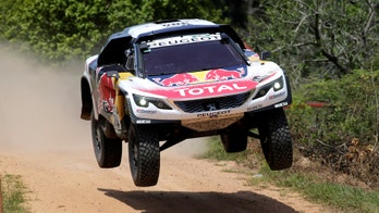 Video captures moment Dakar racer crashes off cliff