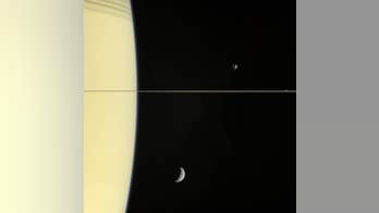 Saturn's gorgeous rings and 3 moons shine in stunning Cassini photo