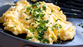 How to make perfect scrambled eggs without pre-scrambling them in a bowl