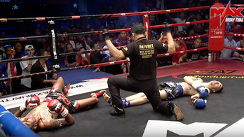 The end of this Muay Thai fight got crazy with a double knockdown