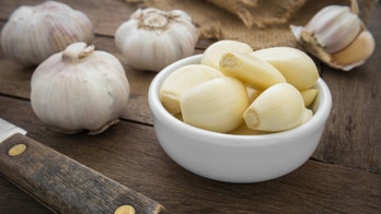 This is the best way to cure garlic breath, according to science
