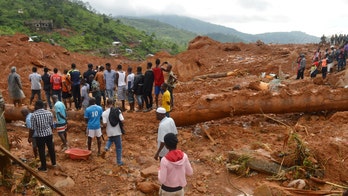 Sierra Leone mudslides: At least 300 dead, upwards of 600 missing as rescuers 'racing against time'
