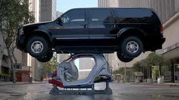 2013 Smart ForTwo: Strong enough to Wear a full-size SUV as a hat