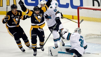 Bonino's late goal gives Penguins win in Stanley Cup Final opener