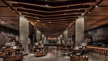 Starbucks opens new Reserve store, serves booze and pizza