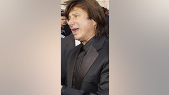 Steve Perry wows crowd after 19 year absence from stage