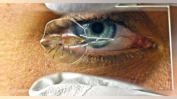 Tiny 'stingray' robot swims on light-activated rat cells