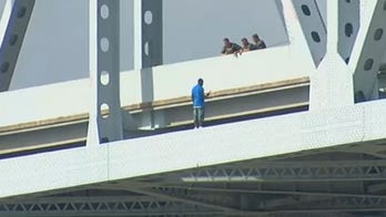 Manhunt for gunman in officer's killing leads to New Orleans bridge