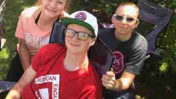 Emergency worker suffers heart attack while responding to teens' fatal head-on collision