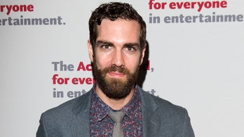 'Frozen' actor rips Trump banner away from audience member, says he won't apologize