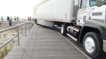 Tractor-trailer makes wrong turn, ends up on Atlantic City Boardwalk