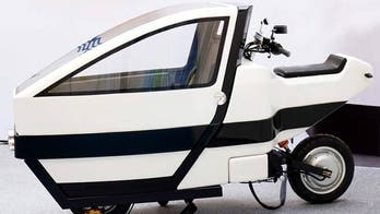 Single-passenger taxi designed to beat traffic