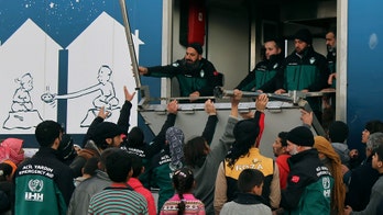 European Union pressures Turkey to open its borders to aid refugee crisis