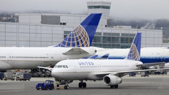 Disabled passenger forced to crawl off United flight