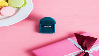 Engagement cookies are the new bridal trend