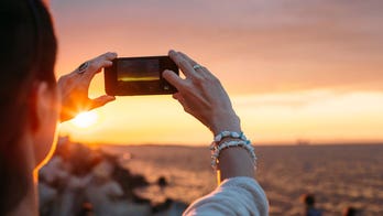 No one wants to see your boring vacation photos, study says