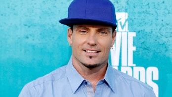 Vanilla Ice lives with the Amish, enjoys decorating and building houses