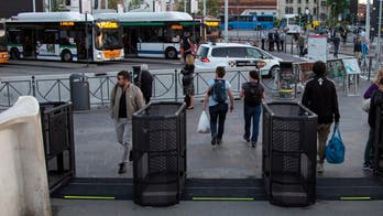 Venice installs gates, ready to turn back tourists if too many come
