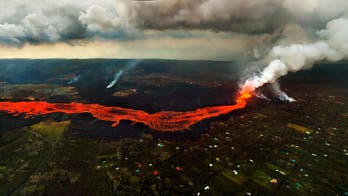 Hundreds of Kilauea survivors seek FEMA help as volcano rages on