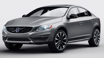 2016 Volvo S60 Cross Country revealed ahead of 2015 Detroit Auto Show