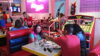 Chicago 'Saved by the Bell' pop-up eatery draws major crowds opening night