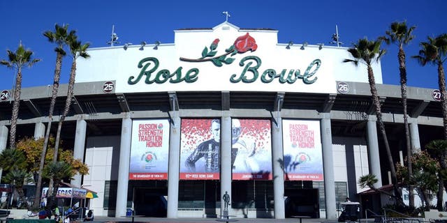 Jan 1, 2016; Pasadena, CA, USA; General view of the Rose Bowl before the game between the Iowa Hawkeyes and the Stanford Cardinal in the 2016 Rose Bowl. Mandatory Credit: Kirby Lee-USA TODAY Sports