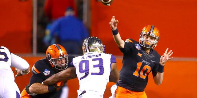 Jan 2, 2015; Tempe, AZ, USA; Oklahoma State Cowboys quarterback Mason Rudolph (10) throws a pass in the first quarter against the Washington Huskies in the 2015 Cactus Bowl at Sun Devil Stadium. Mandatory Credit: Mark J. Rebilas-USA TODAY Sports