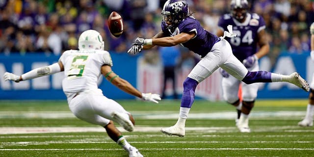 Jan 2, 2016; San Antonio, TX, USA; TCU Horned Frogs wide receiver Kolby Listenbee (7) misses a catch as Oregon Ducks safety Charles Nelson (6) defends in the 2016 Alamo Bowl at the Alamodome. Mandatory Credit: Erich Schlegel-USA TODAY Sports