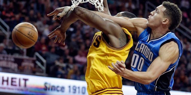 Orlando Magic's Aaron Gordon, right, knocks the ball loose from Cleveland Cavaliers' Tristan Thompson, from Canada, in the first half of an NBA basketball game Saturday, Jan. 2, 2016, in Cleveland. (AP Photo/Tony Dejak)