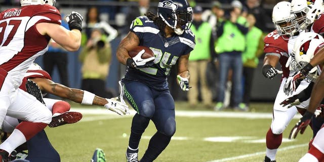 SEATTLE, WA - NOVEMBER 15: Marshawn Lynch #24 of the Seattle Seahawks carries the ball during the first half against the Arizona Cardinals at CenturyLink Field on November 15, 2015 in Seattle, Washington. (Photo by Steve Dykes/Getty Images)