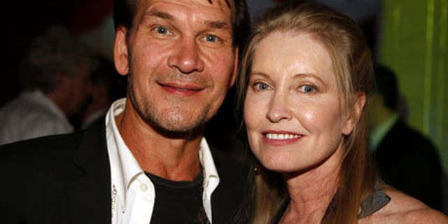 Patrick Swayze e la moglie Lisa Niemi il 17 novembre 2007. 17 novembre 2007, poche settimane prima di sentire per la prima volta dolore allo stomaco durante una festa di Capodanno.'s Eve party.