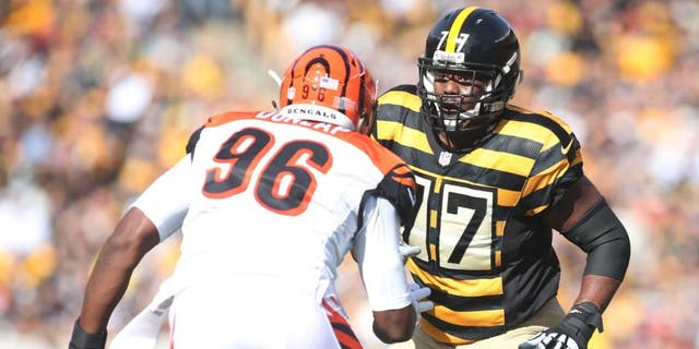 Nov 1, 2015; Pittsburgh, PA, USA; Pittsburgh Steelers tackle Marcus Gilbert (77) blocks at the line of scrimmage against Cincinnati Bengals defensive end Carlos Dunlap (96) at Heinz Field. The Bengals won 16-10. Mandatory Credit: Charles LeClaire-USA TODAY Sports