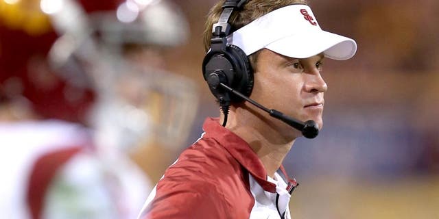 TEMPE, AZ - SEPTEMBER 28: Head coach Lane Kiffin of the USC Trojans looks on during the college football game against the Arizona State Sun Devils at Sun Devil Stadium on September 28, 2013 in Tempe, Arizona. The Sun Devils defeated the Trojans 62-41. (Photo by Christian Petersen/Getty Images) *** Local Caption *** Lane Kiffin