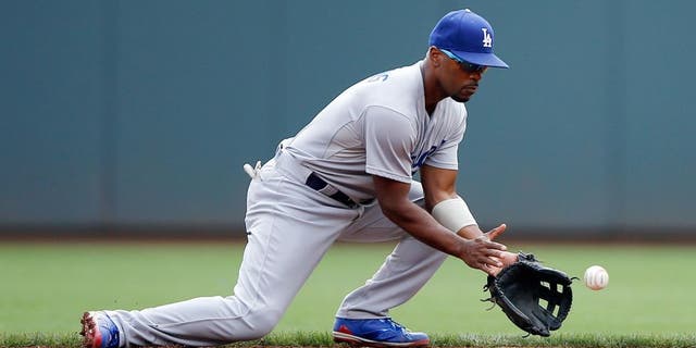 CINCINNATI, OH - AUGUST 27: Jimmy Rollins #11 of the Los Angeles Dodgers fields a ground ball against the Cincinnati Reds during a game at Great American Ball Park on August 27, 2015 in Cincinnati, Ohio. The Dodgers defeated the Reds 1-0. (Photo by Joe Robbins/Getty Images)
