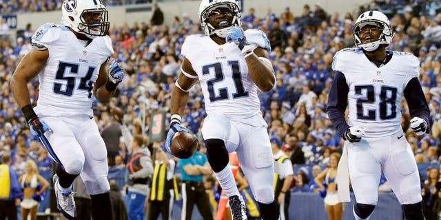 INDIANAPOLIS, IN - JANUARY 03: Da'Norris Searcy #21 of the Tennessee Titans celebrates after making an interception against the Indianapolis Colts at Lucas Oil Stadium on January 3, 2016 in Indianapolis, Indiana. (Photo by Joe Robbins/Getty Images)