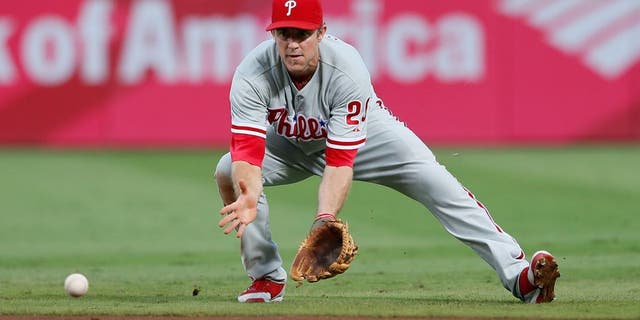ATLANTA, GA - AUGUST 13: Chase Utley #26 of the Philadelphia Phillies scoops up a ground out by Jason Heyward #22 of the Atlanta Braves in the second inning at Turner Field on August 13, 2013 in Atlanta, Georgia. (Photo by Kevin C. Cox/Getty Images)