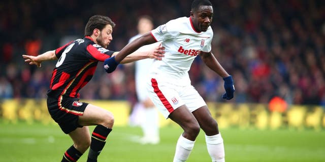 BOURNEMOUTH, ENGLAND - FEBRUARY 13: Giannelli Imbula of Stoke City controls the ball under pressure of Harry Arter of Bournemouth during the Barclays Premier League match between A.F.C. Bournemouth and Stoke City at Vitality Stadium on February 13, 2016 in Bournemouth, England. (Photo by Paul Gilham/Getty Images)