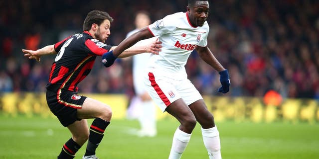 BOURNEMOUTH, ENGLAND - FEBRUARY 13: Giannelli Imbula of Stoke City controls the ball under pressure of Harry Arter of Bournemouth during the Barclays Premier League match between A.F.C. Bournemouth and Stoke City at Vitality Stadium on February 13, 2016 in Bournemouth, England. (Photo by Paul Gilham/Getty Images)