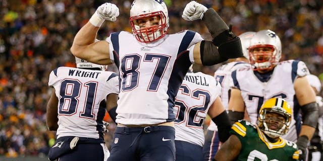 GREEN BAY, WI - NOVEMBER 30: Tight end Rob Gronkowski #87 of the New England Patriots celebrates after a first down reception against the Green Bay Packers during the second quarter of the NFL game at Lambeau Field on November 30, 2014 in Green Bay, Wisconsin. (Photo by Christian Petersen/Getty Images)