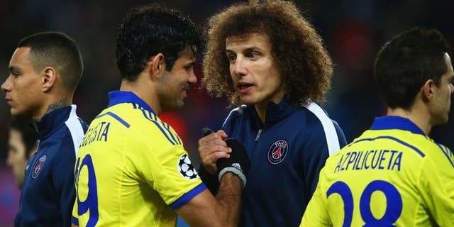PARIS, FRANCE - FEBRUARY 17: Diego Costa of Chelsea and David Luiz of Paris Saint-Germain shake hands prior to during the UEFA Champions League Round of 16 match between Paris Saint-Germain and Chelsea at Parc des Princes on February 17, 2015 in Paris, France. (Photo by Clive Rose/Getty Images)